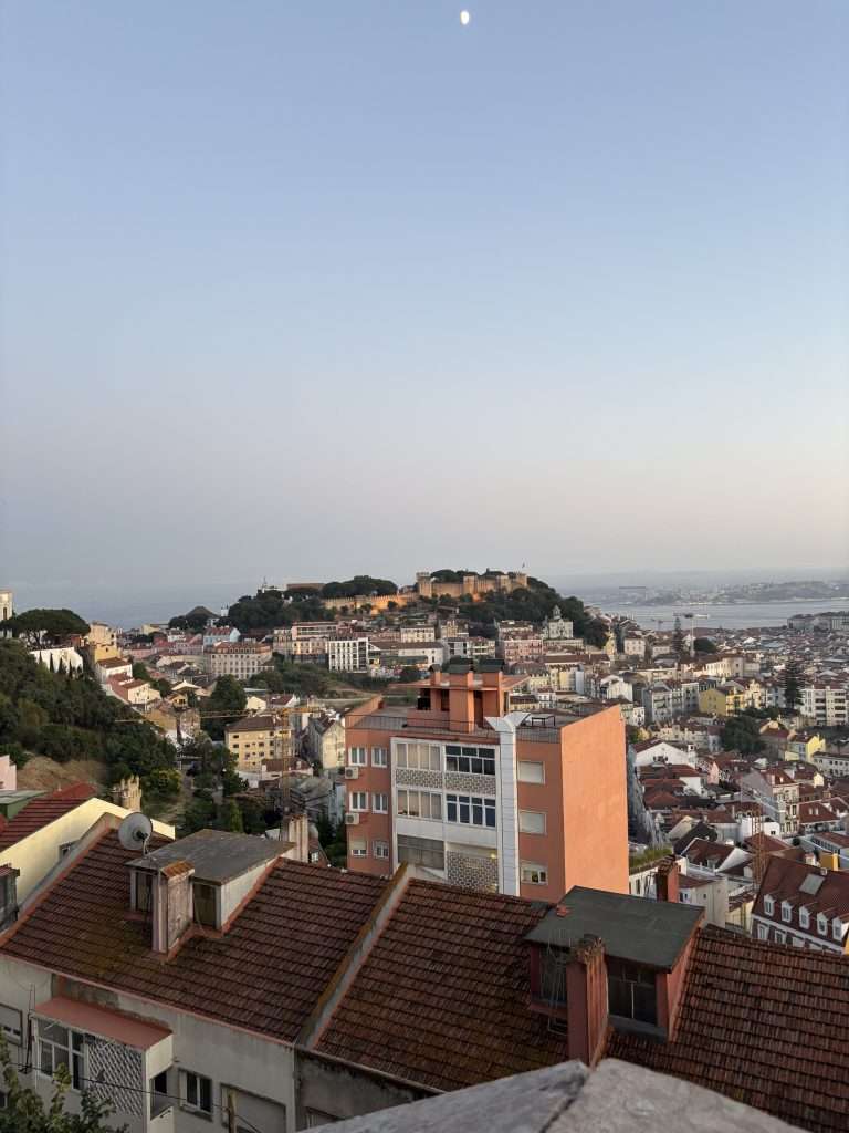 Miradouro da Senhora do Monte - sunset spot with views over the castle